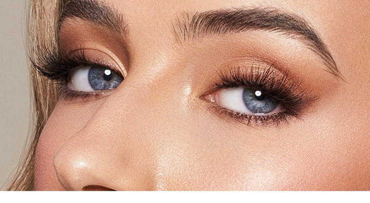 Magnetic false eyelashes in round case