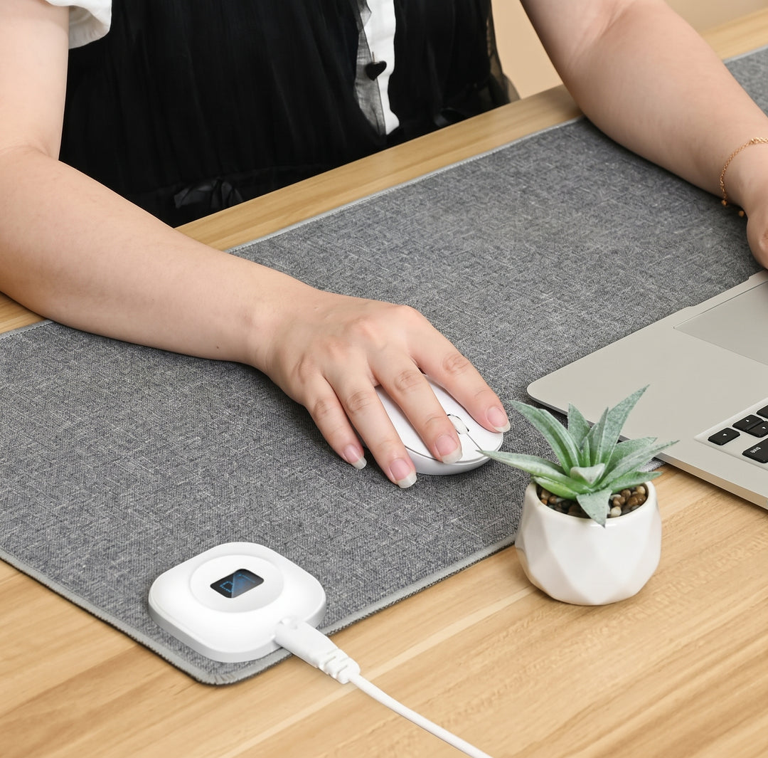 Thermal Desktop Warming Surface with Integrated Heating and Extended Coverage