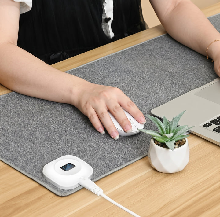 Thermal Desktop Warming Surface with Integrated Heating and Extended Coverage
