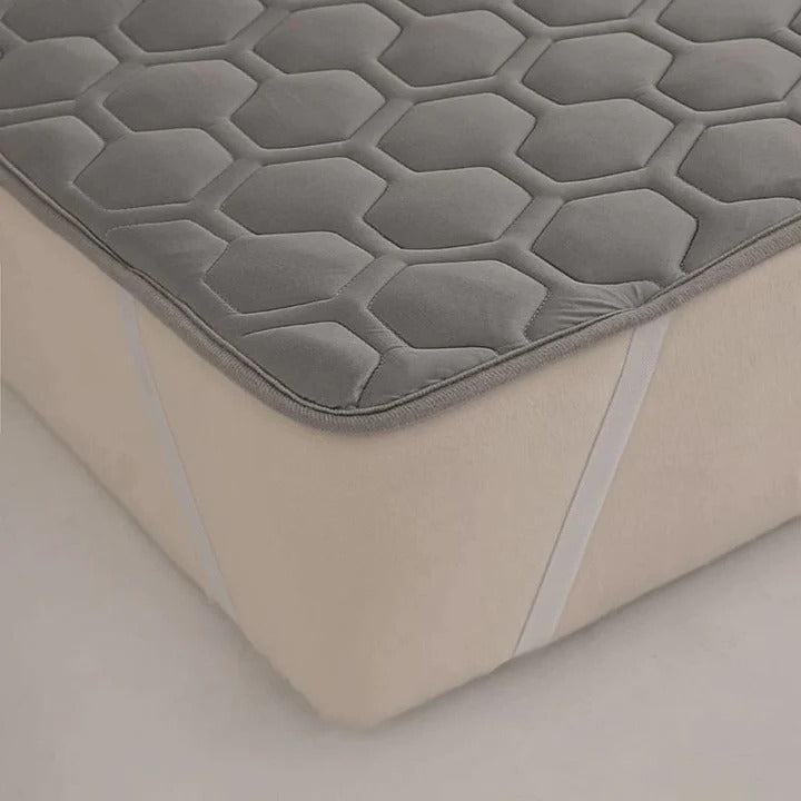 Quilted Cooling Mattress Pad with High-Density Cooling Fiber